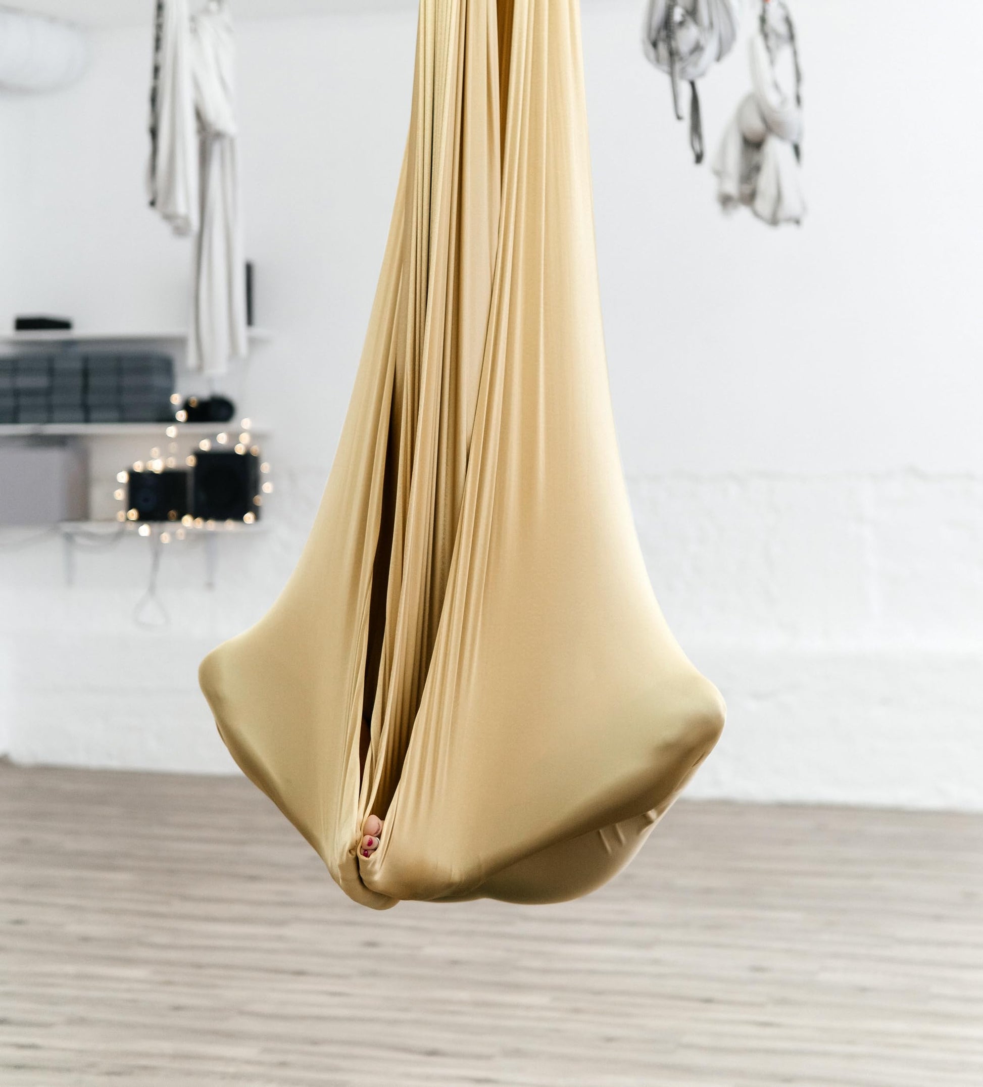 Aerial Silks Set, Premium Ariel Yoga Hammock 9 Yards Aerial Silk, Low-Stretch Fabric, Yoga Starter Kit for Home, Aerial Rig for All Skill Levels - All Hardware Included