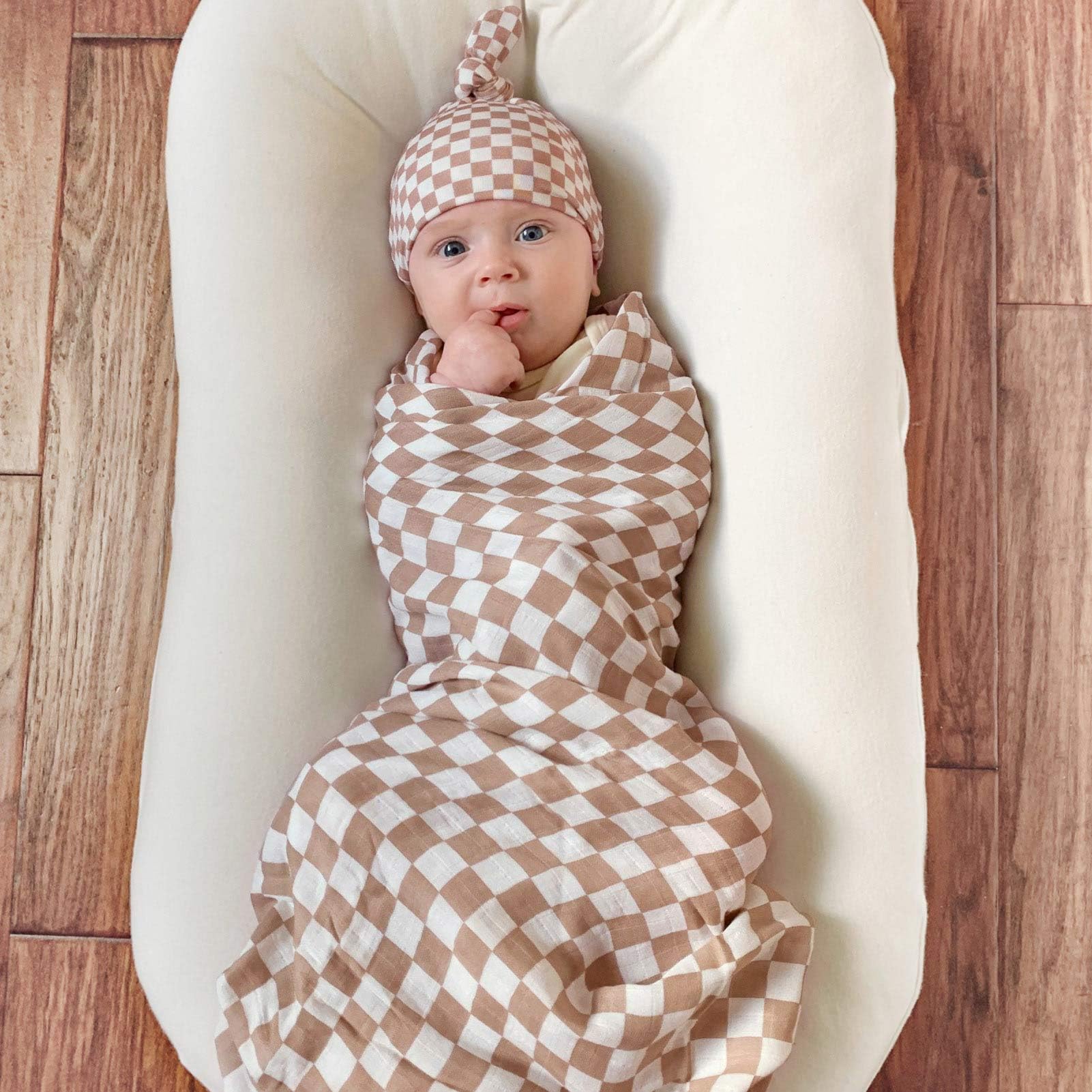 LifeTree Muslin Swaddle Blankets, Baby Swaddling Wrap Nursery Blanket Unisex, Soft 70% Viscose from Bamboo and 30% Cotton, Large 47 x 47 inches, Bear & Checkered Swaddle Blanket