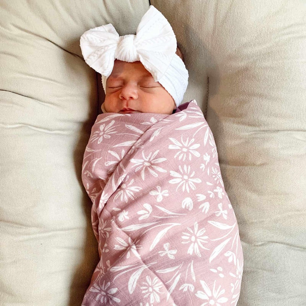 LifeTree Muslin Swaddle Blankets, Baby Swaddling Wrap Nursery Blanket Unisex, Soft 70% Viscose from Bamboo and 30% Cotton, Large 47 x 47 inches, Bear & Checkered Swaddle Blanket